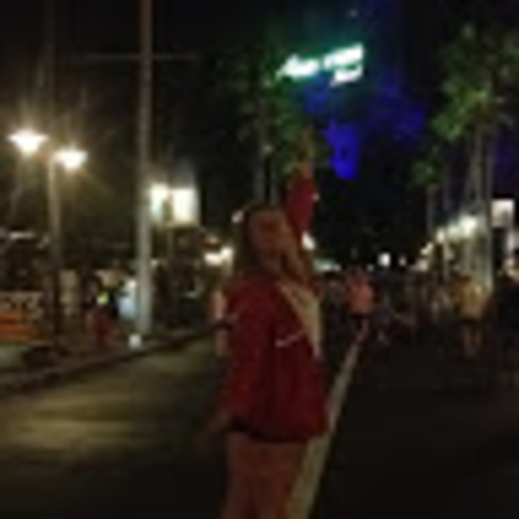 Meet your Posher, Lyndsie - Picture 1 of 1